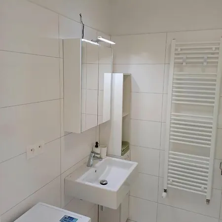Apartment New Air-conditioned 5 Minutes By Walk From The Airport With Free Garage Parking *