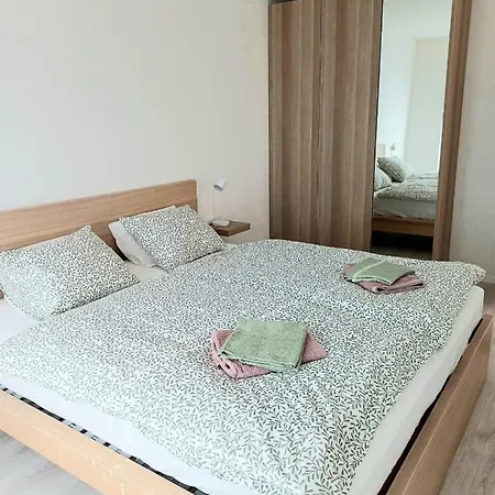 New Air-conditioned 5 Minutes By Walk From The Airport With Free Garage Parking Apartment *