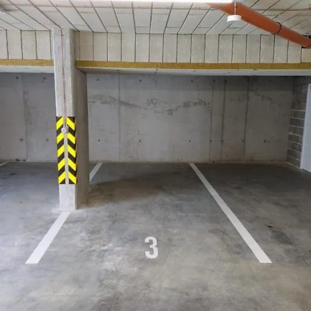New Air-conditioned 5 Minutes By Walk From The Airport With Free Garage Parking Bratislava