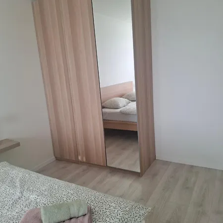 Apartman New Air-conditioned 5 Minutes By Walk From The Airport With Free Garage Parking