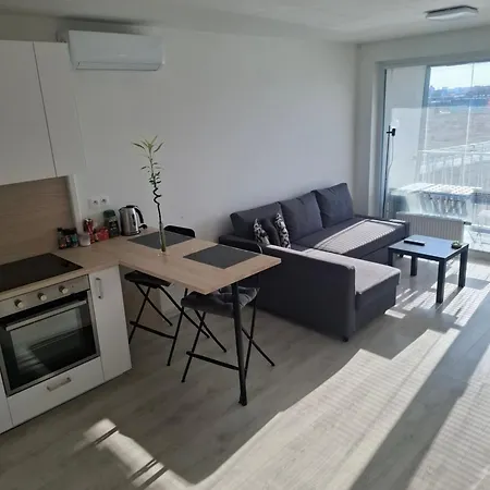 New Air-conditioned 5 Minutes By Walk From The Airport With Free Garage Parking Lägenhet *