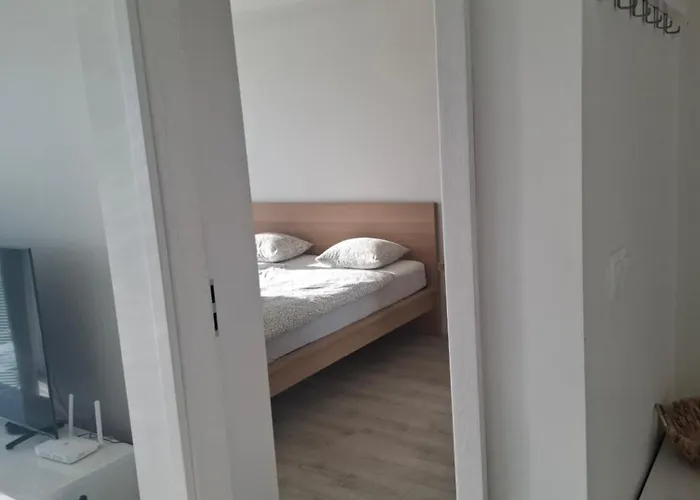 Apartman New Air-conditioned 5 Minutes By Walk From The Airport With Free Garage Parking *